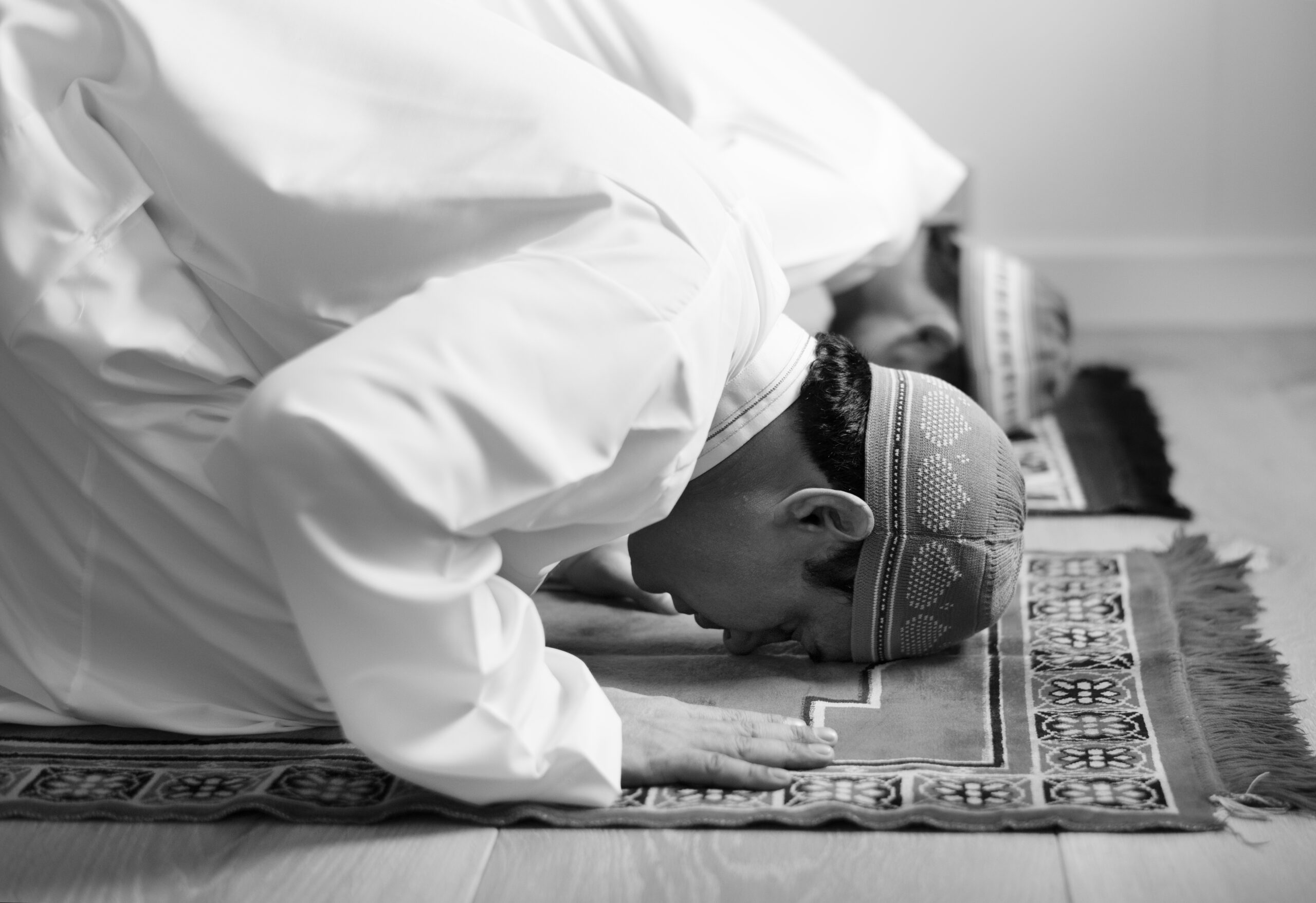 Foto Muslim sedang sholat